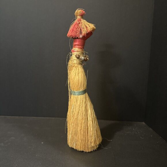 Vintage African Broom Doll Souvenir - Picture 4 of 5